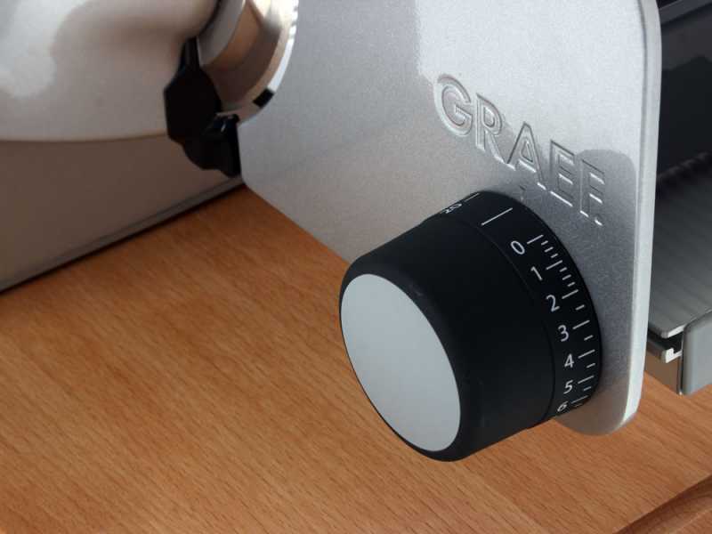 Graef SKS Line 850 Silver - Affettatrice a sbalzo con lama da 170 mm - Con tagliere in legno e cassetto portacoltelli