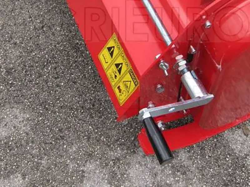 Zappatrice a trattore serie media con spostamento meccanico Agrieuro UR 168