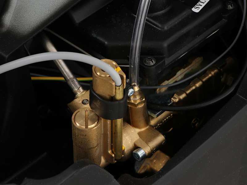 OUTLET - DIFETTI ESTETICI - Idropulitrice acqua calda Karcher Pro HDS 5/11 UX verticale, 230V - pompa ottone - avvolgitubo