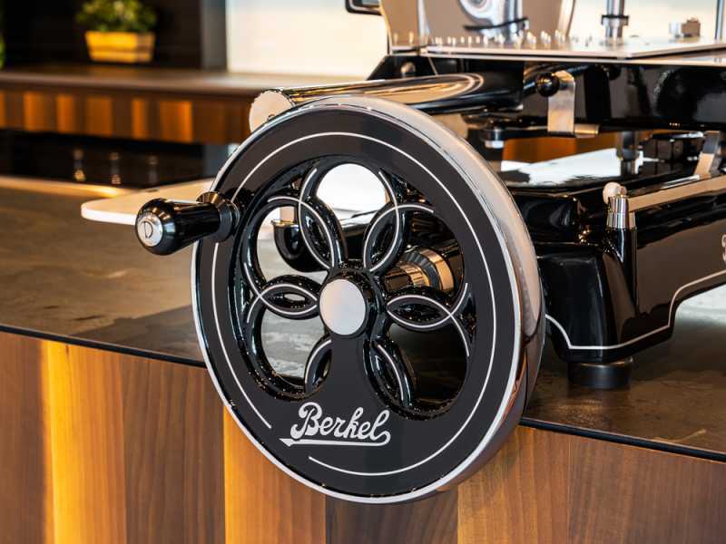 Berkel B3 Nero - Affettatrice a volano - Lama in acciaio al cromo da 300 mm