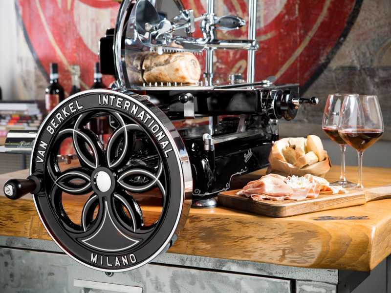 Berkel B114 Nero - Affettatrice a volano - Lama in acciaio cromato da 320 mm