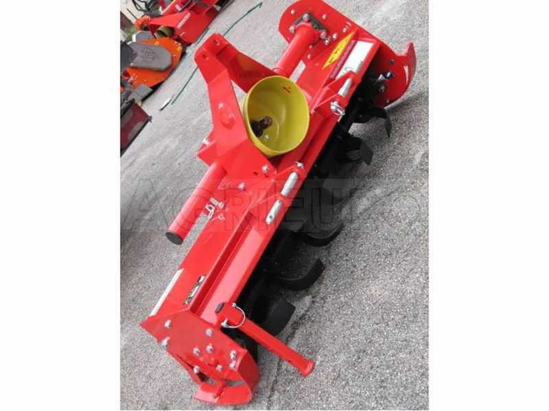 Zappatrice per trattore HO 125 - Serie leggera - Spostamento meccanico - Presa di forza antioraria (Rotazione a sinistra)