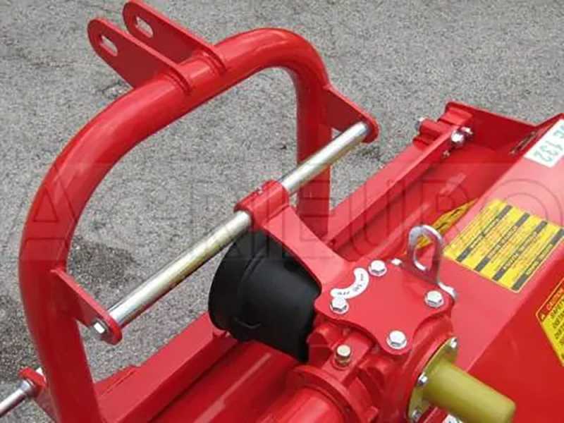 Trinciaerba per trattore CE 112 - Serie medio-leggera - Spostamento Manuale - Presa di forza antioraria (Rotazione a sinistra)