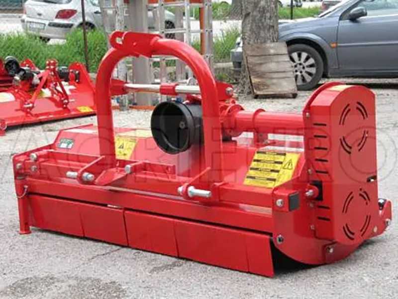 Trinciaerba per trattore CE 112 - Serie medio-leggera - Spostamento Manuale - Presa di forza antioraria (Rotazione a sinistra)