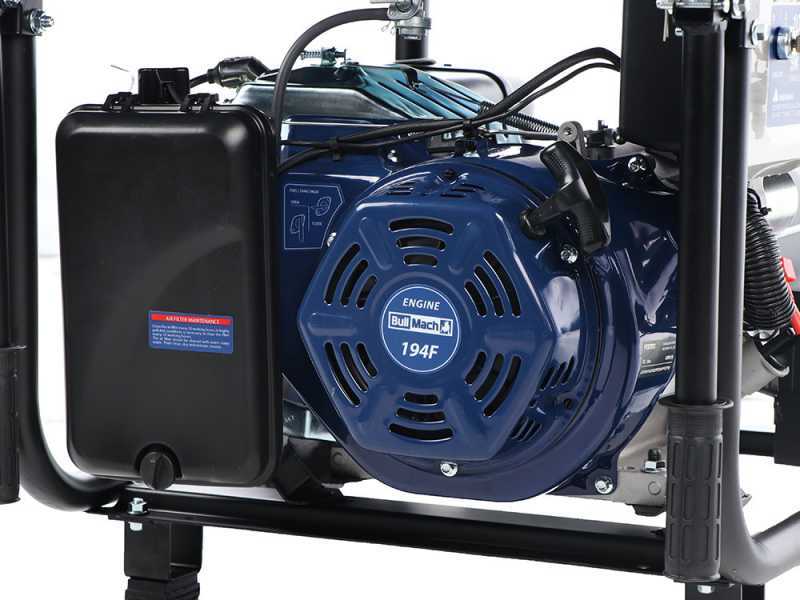 BullMach AMBRA 13800 E-3 - Generatore di corrente carrellato a benzina con AVR 10 kW -  Continua 9 kW Trifase