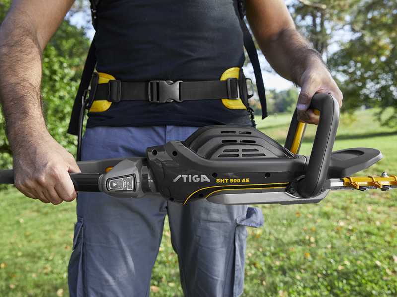 Stiga SHT 900 AE - Tagliasiepi a batteria con lama da 82 cm - SENZA BATTERIA E CARICABATTERIA