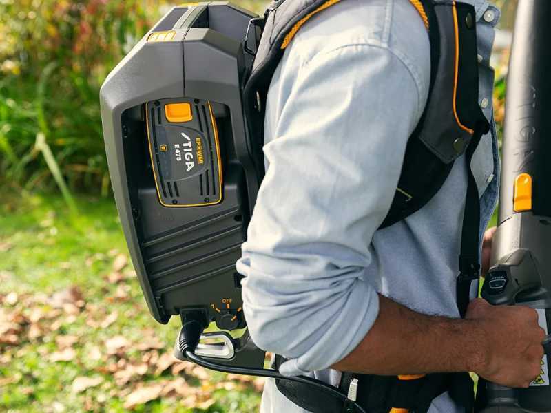 Stiga SHT 900 AE - Tagliasiepi a batteria con lama da 82 cm - SENZA BATTERIA E CARICABATTERIA
