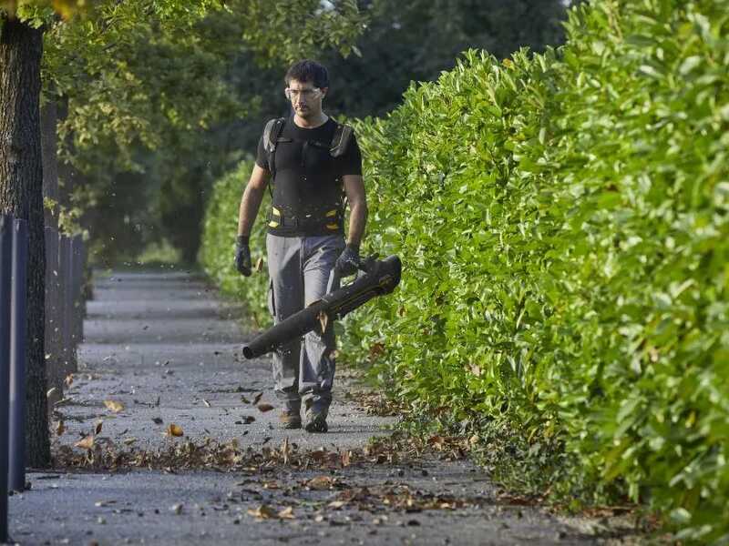 Stiga SAB 900 AE Kit - Soffiatore a batteria - 2 batterie da 48V 7.5Ah