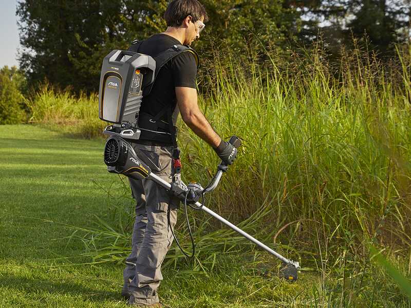 Stiga SBC 900 D AE Kit - Decespugliatore a batteria - 2x48V/7,5Ah