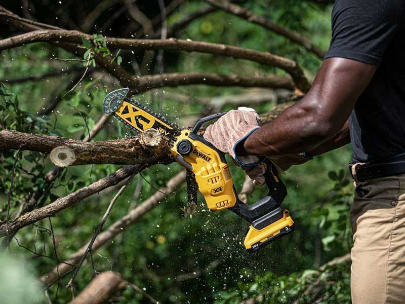 DeWalt DCMPS520P1-QW - Elettrosega da potatura 18V 5Ah - Lama da 20cm