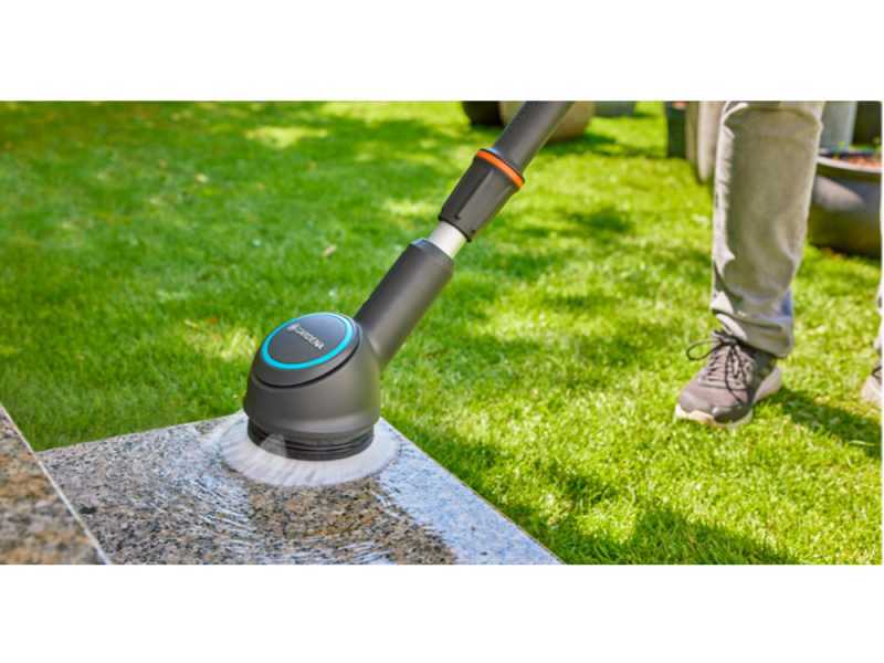 Gardena AquaBrush Compact 02/18V - Spazzola lavapavimenti a batteria - SENZA BATTERIA E CARICABATTERIA