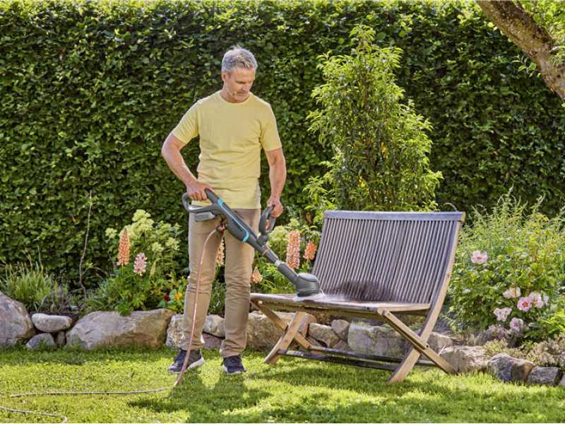 Gardena AquaBrush Compact 02/18V - Spazzola lavapavimenti a batteria - SENZA BATTERIA E CARICABATTERIA