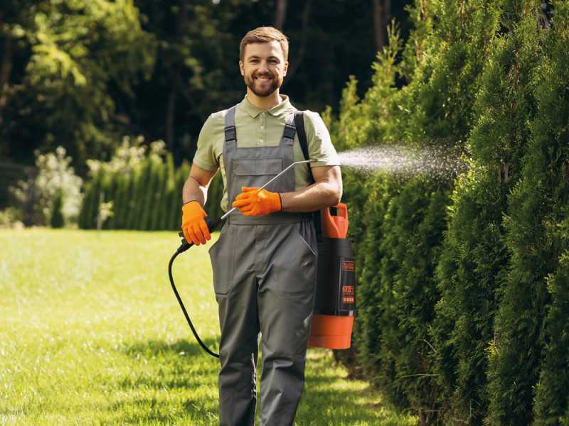 Black &amp; Decker BXSPBS07E - Pompa irroratrice a spalla a batteria - 7 litri - 7,2V - 2,6Ah