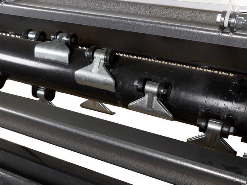 BlackStone RPDH 220 - Trinciaerba per trattore - Serie pesante - Spostamento idraulico