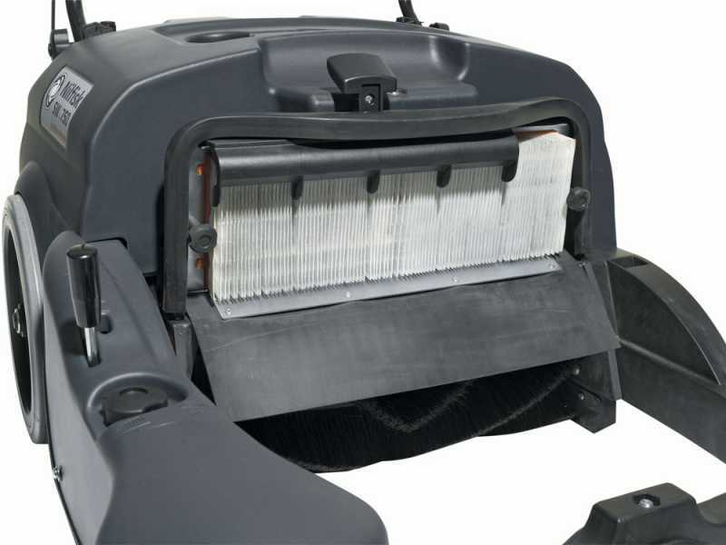 Nilfisk SW750 - Spazzatrice trazionata a batteria con cesto di raccolta 12V - 46Ah