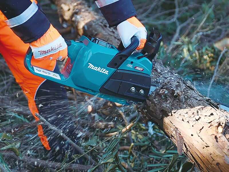 Makita XGT UC024GZ - Elettrosega a batteria 40V - Taglio da 30cm - SENZA BATTERIA E CARICABATTERIE