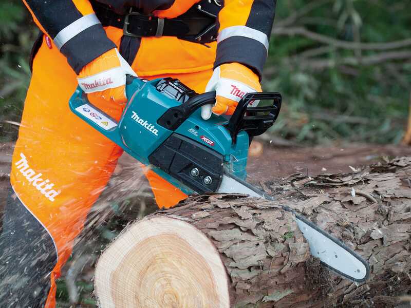 Makita XGT UC026GZ - Elettrosega a batteria 40V - Taglio da 40cm - SENZA BATTERIA E CARICABATTERIE