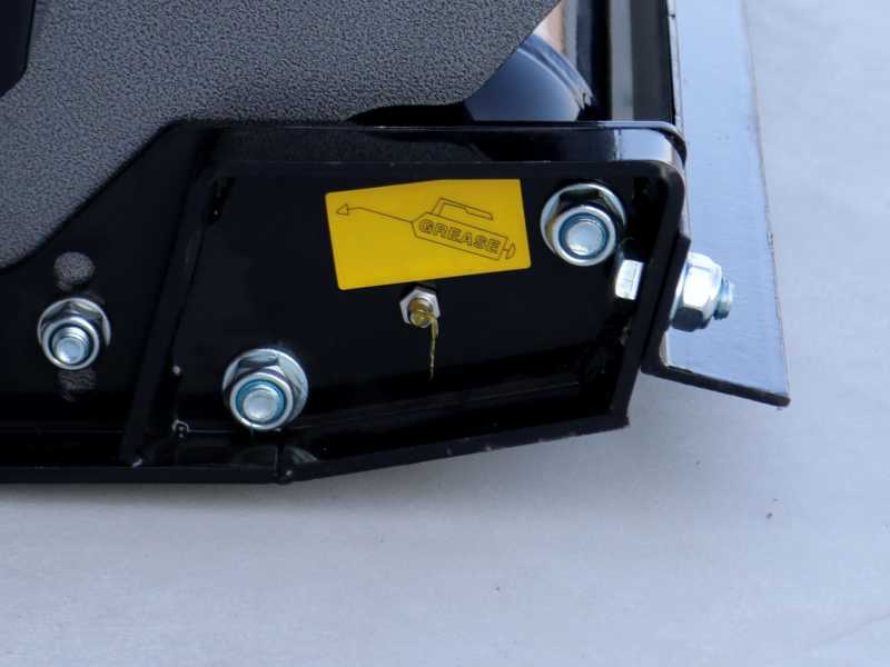 BlackStone BL 140 Hydro - Trinciaerba per trattore - Serie leggera - Spostamento idraulico