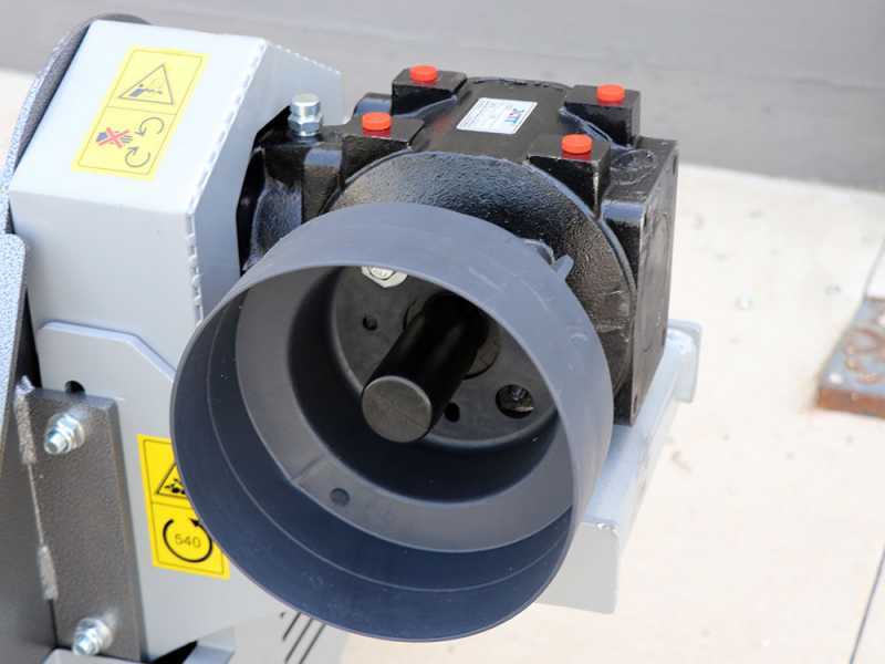 BlackStone BVL 165 L - Trincia argini laterale per trattore - Serie leggera