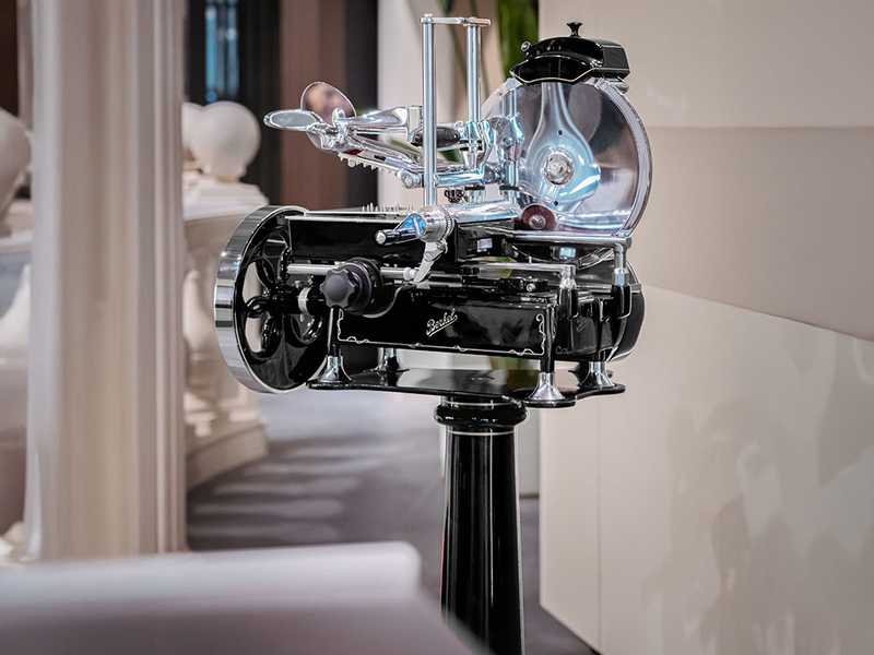 Berkel B2 Nero - Affettatrice a volano con piedistallo - Lama in acciaio cromato da 265 mm