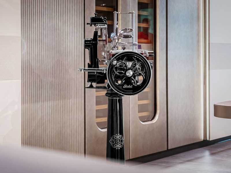 Berkel B2 Nero - Affettatrice a volano con piedistallo - Lama in acciaio cromato da 265 mm