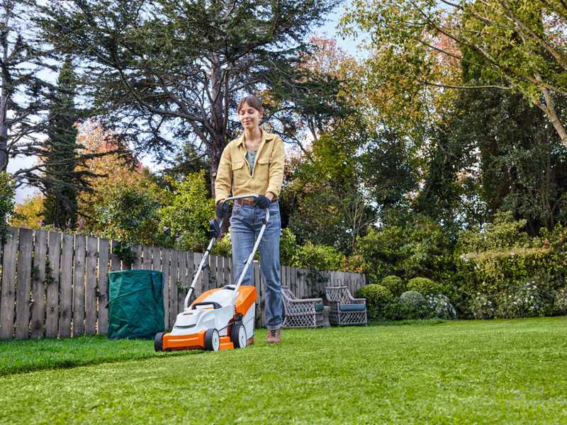 STIHL RMA 235 - Tagliaerba a batteria - 2X36V/4Ah - Taglio 33 cm