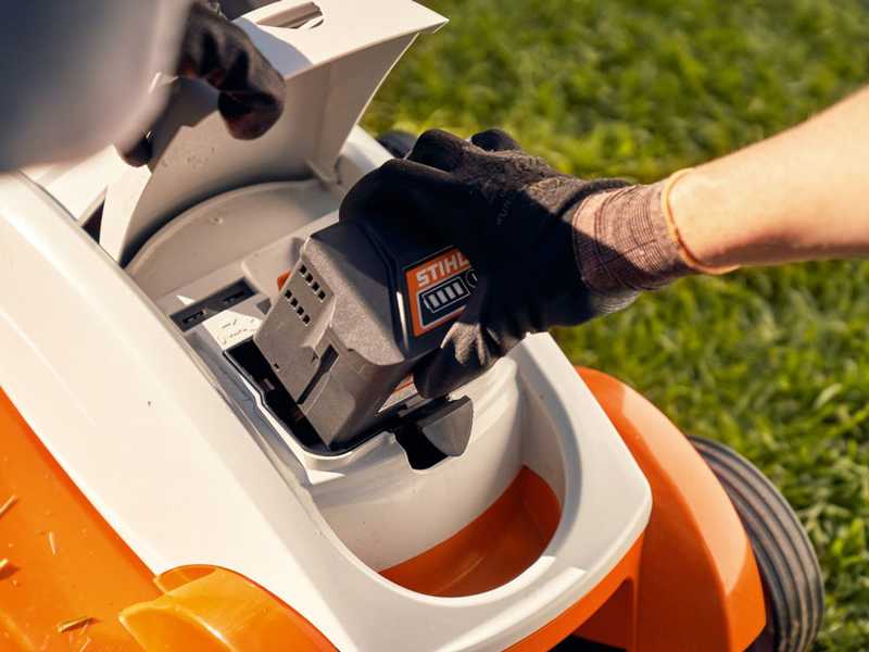 STIHL RMA 239 - Tagliaerba a batteria 36V - Taglio 37 cm - SENZA BATTERIA E CARICABATTERIA
