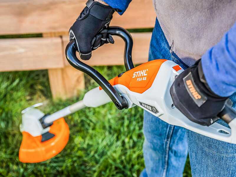 STIHL FSA 45 - Tagliabordi a batteria integrata - 18V