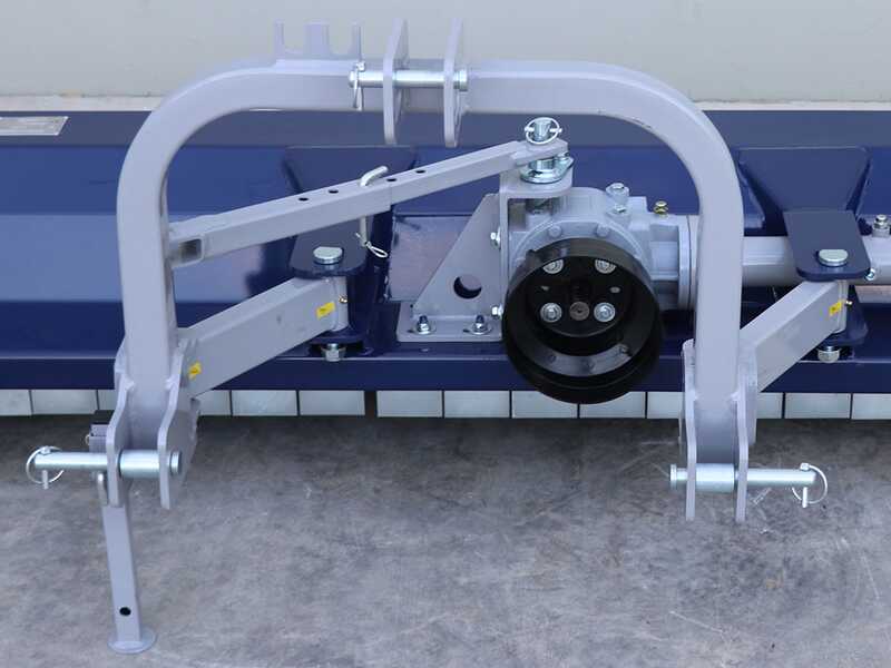 BullMach Maia 155 S - Trinciaerba per trattore con disco interfilare - Serie media - Spostamento manuale