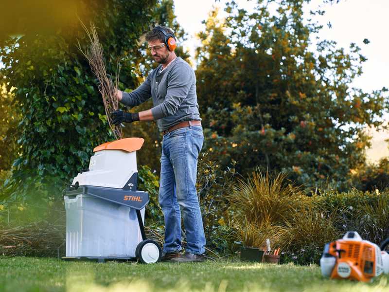 STIHL GHE 140 L - Biotrituratore elettrico - Taglio con rullo - Cesto di raccolta