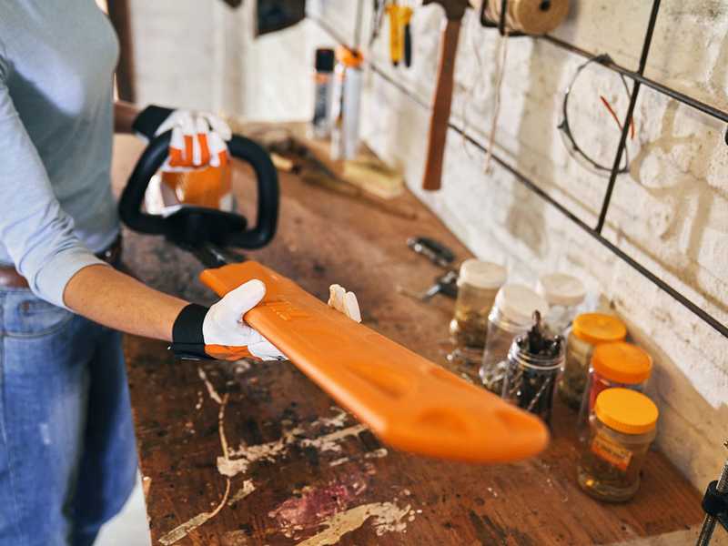 STIHL HSA 30 - Tagliasiepi a batteria 10.8V - SENZA BATTERIA E CARICABATTERIA