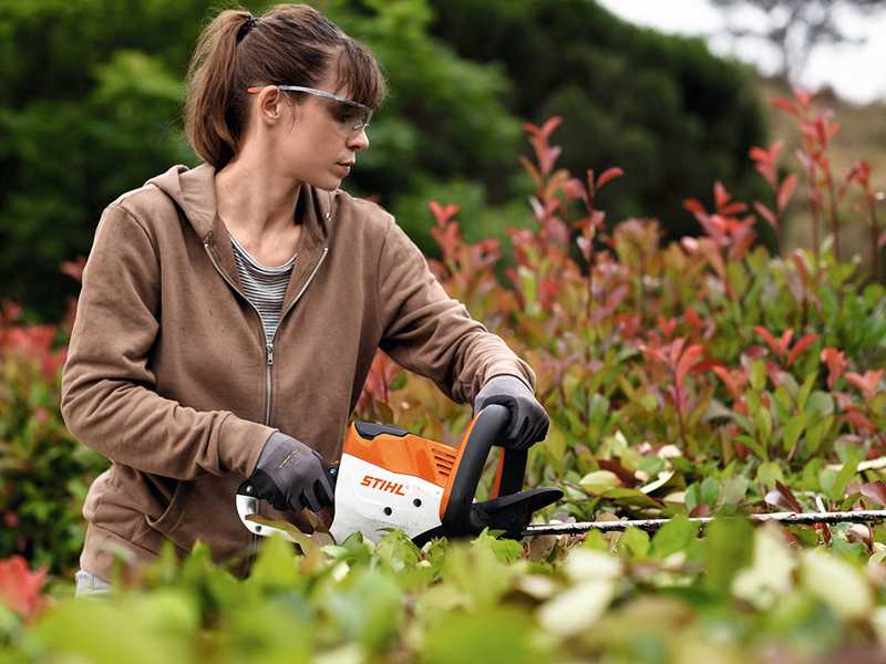 STIHL HSA 30 - Tagliasiepi a batteria 10.8V - SENZA BATTERIA E CARICABATTERIA