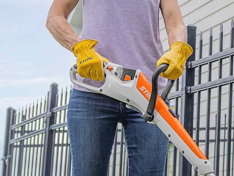 STIHL FSA 30 - Tagliabordi a batteria - 10,8V - SENZA BATTERIA E CARICABATTERIA