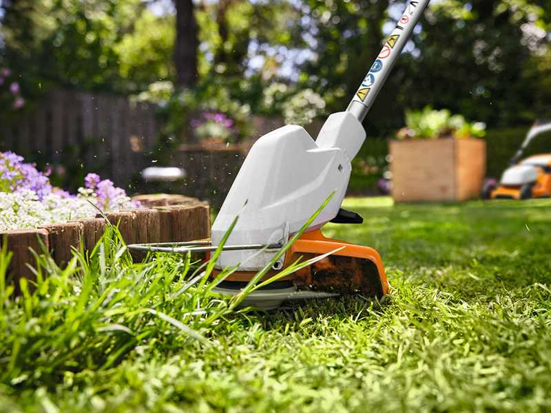 STIHL FSA 30 - Tagliabordi a batteria - 10,8V/2,6Ah