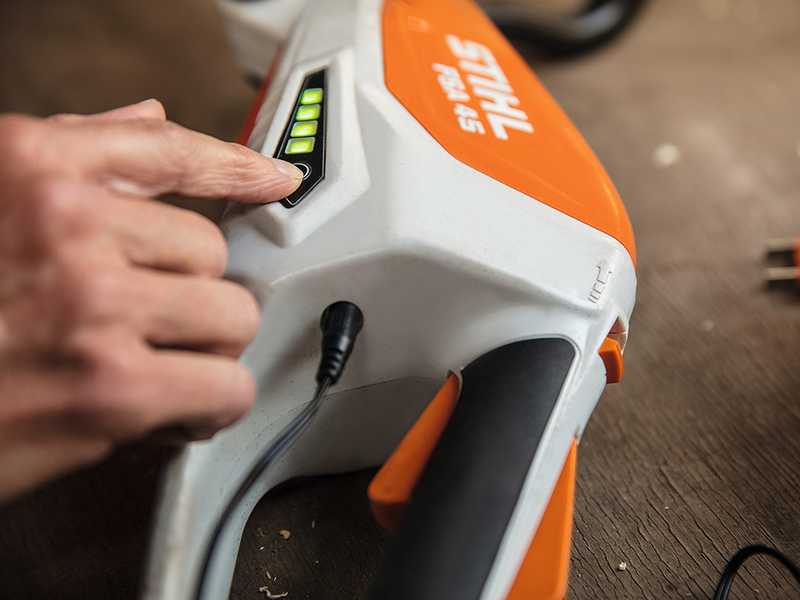 STIHL HSA 45 - Tagliasiepi a batteria integrata - 18V - Lama da 50 cm