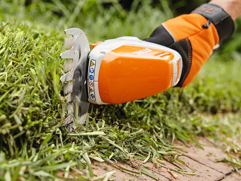 STIHL HSA 26 - Forbice tagliaerba a batteria - Tagliasiepi - 10.8V 2.6Ah