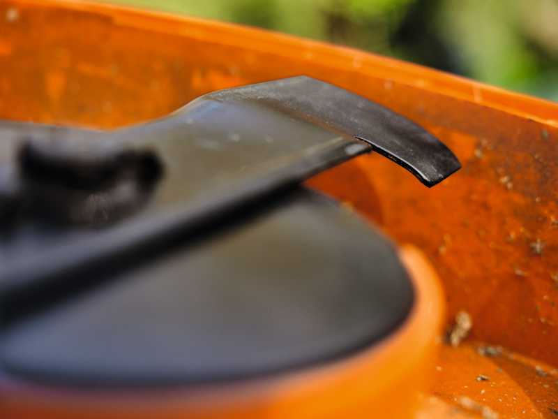 STIHL RMA 253 T - Tagliaerba trazionato a batteria - 36V 5Ah - Taglio 51 cm
