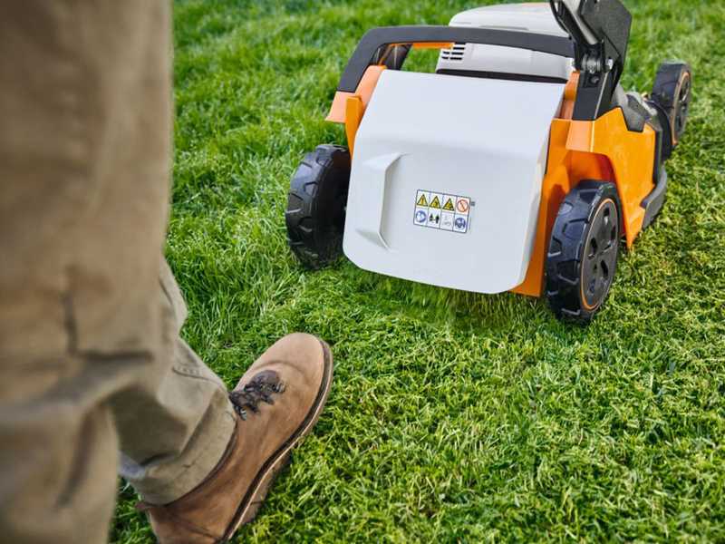STIHL RMA 253 T - Tagliaerba trazionato a batteria - 36V 5Ah - Taglio 51 cm