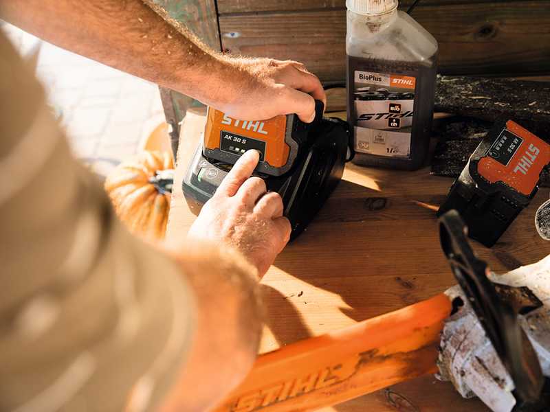 STIHL RMA 253 T - Tagliaerba trazionato a batteria - 36V 5Ah - Taglio 51 cm
