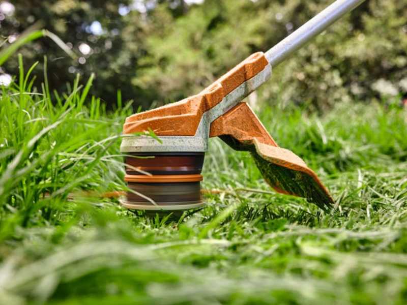 STIHL FSA 70 R - Decespugliatore a batteria - 36V - SENZA BATTERIA E CARICABATTERIA