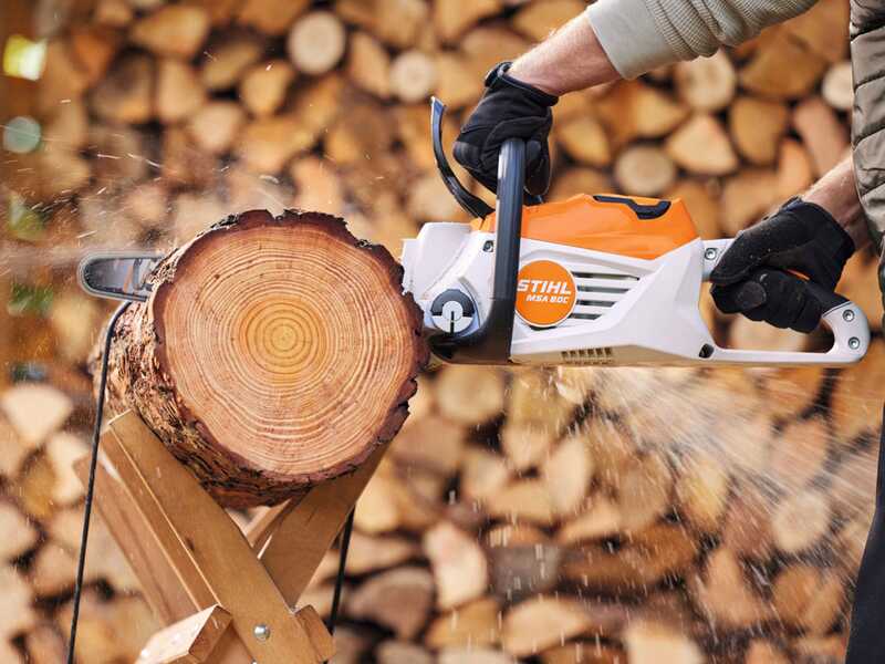 STIHL MSA 80 C-B Set - Elettrosega da taglio con batteria AK 30 S - 36V 5Ah - Barra carving da 35 cm