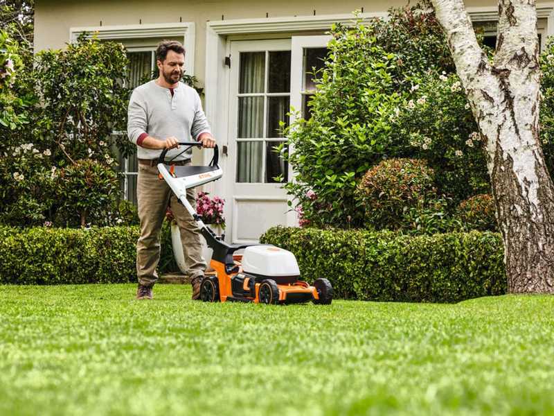 STIHL RMA 448 V - Tagliaerba semovente a batteria - 36V 5Ah - Taglio 46 cm