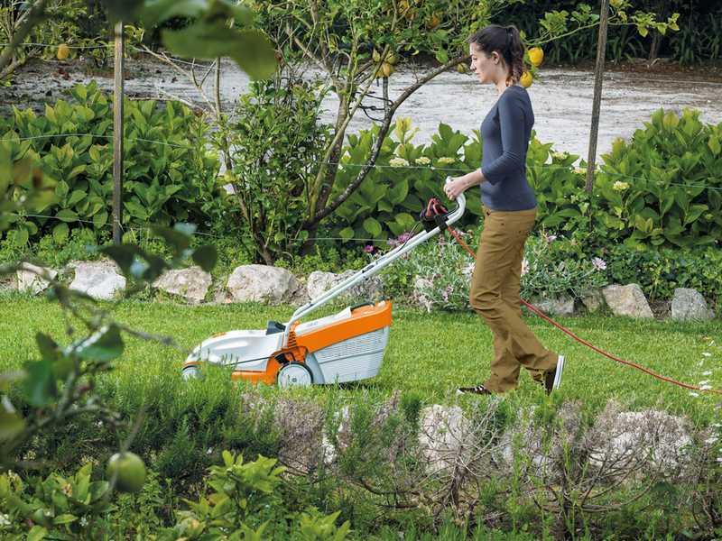 STIHL RME 235 - Tagliaerba elettrico 1200 W - Taglio 33 cm