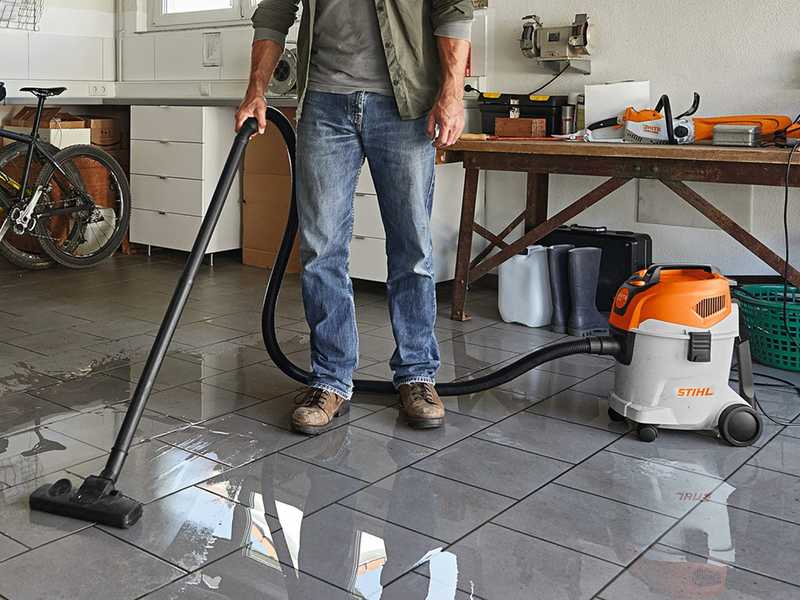 STIHL SE 33 - Bidone aspiratutto - Soffiatore - Capacit&agrave; 12l - 1400W