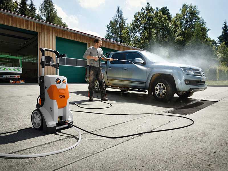 STIHL RE 232 - Idropulitrice elettrica professionale ad acqua fredda - 200 bar max - 660l/h