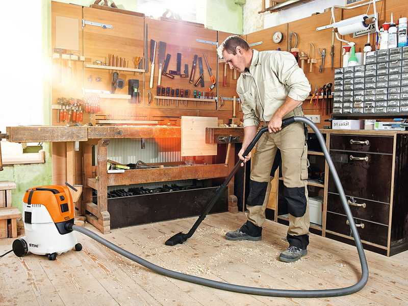 STIHL SE 62 E - Bidone aspiratutto - Soffiatore - Capacit&agrave; 20l - 1400W