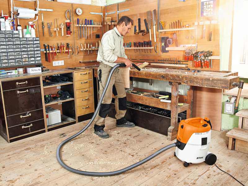 STIHL SE 62 - Bidone aspiratutto - Soffiatore - Capacit&agrave; 20l - 1400W