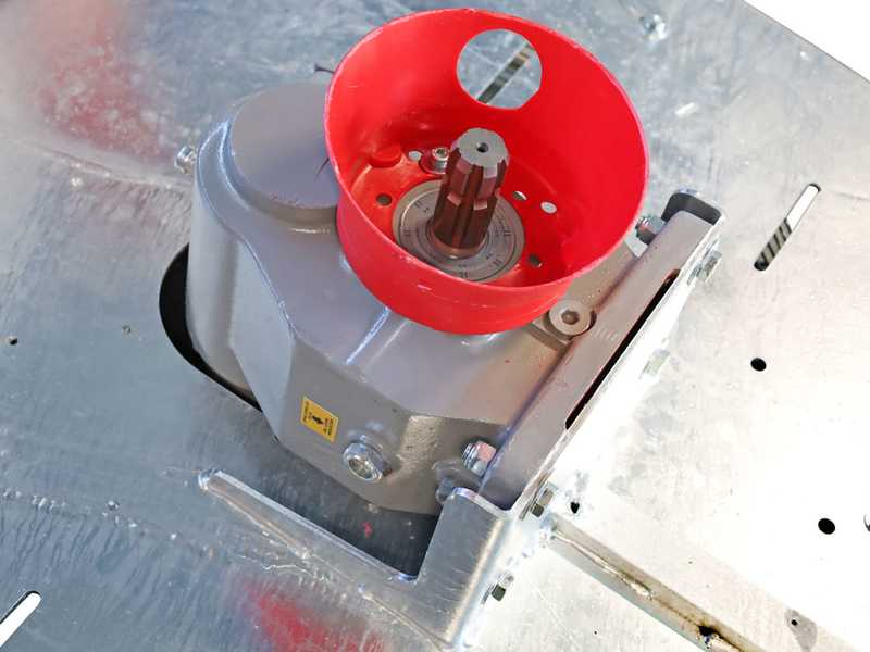 Atomizzatore trainato Gray T Car 1500/80 con attacco a trattore per irrorazione - Capacit&agrave; 1500L - Pompa AR1064