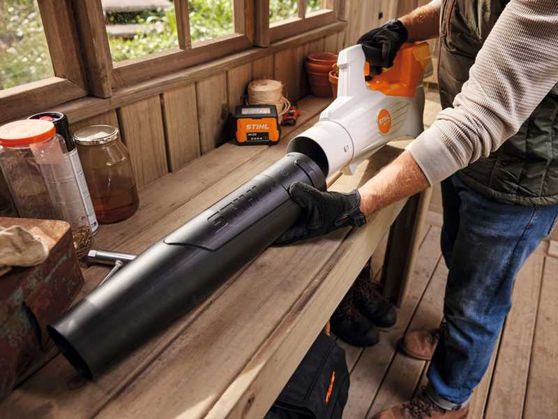 STIHL BGA 50 - soffiatore a batteria - 36V - SENZA BATTERIA E CARICABATTERIA