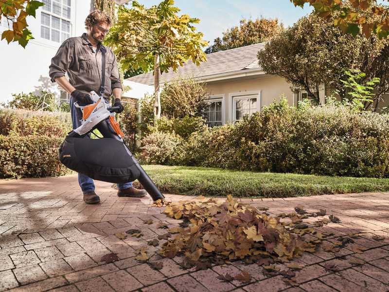 STIHL SHA 56 - Soffiatore aspiratore con batteria AK 20 - 36V 4Ah